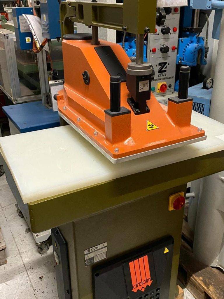 Fustellatrice:Trancia ATOM Multiforce MF20